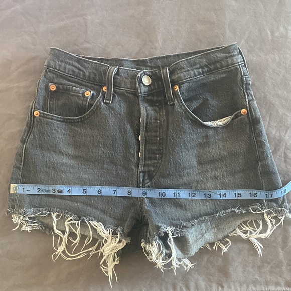 501®️ Levi’s Original High Rise Shorts - Picture 7 of 9